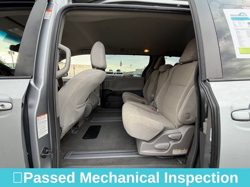 Used 2015 Toyota Sienna LE FWD image 23