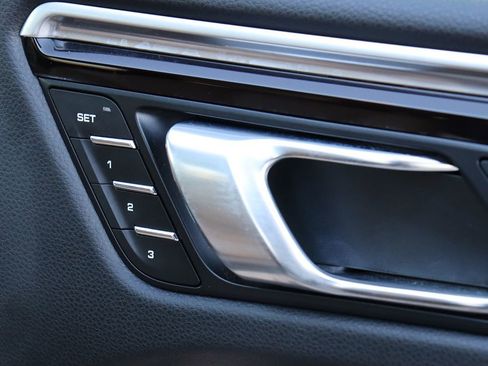 Used 2020 Porsche Macan image 49