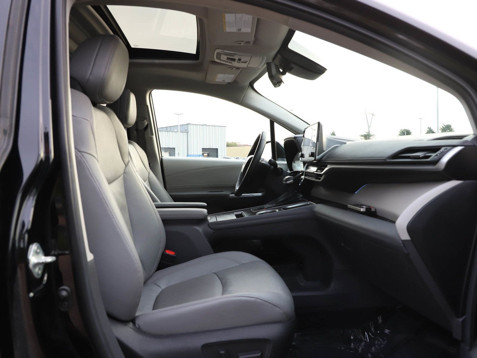 Used 2024 Toyota Sienna Limited AWD/4WD image 11
