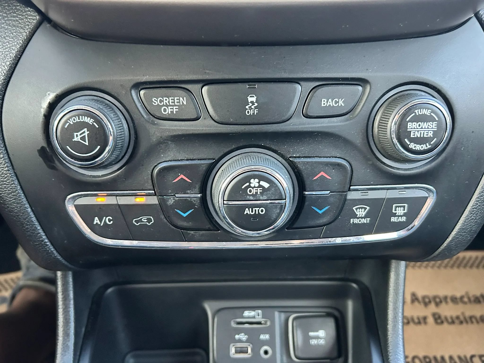 Used 2015 Jeep Cherokee Limited FWD image 27