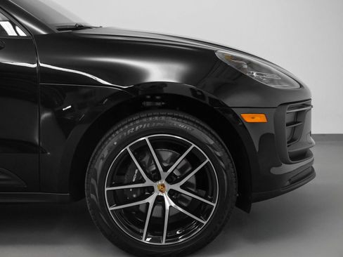 Certified 2025 Porsche Macan image 14