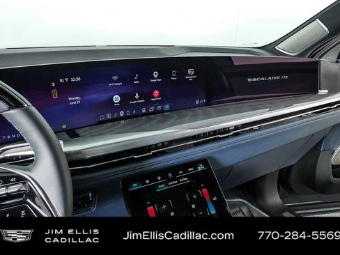 Certified 2025 Cadillac Escalade IQ Luxury 2 w/ LPO, Premium Carpet Package AWD/4WD image 12