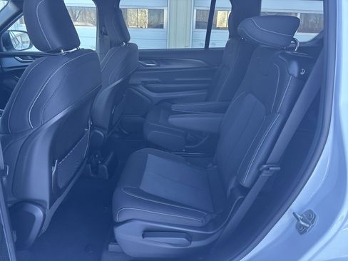 Used 2024 Jeep Grand Cherokee L Laredo image 31