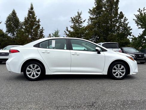 Used 2021 Toyota Corolla LE image 26