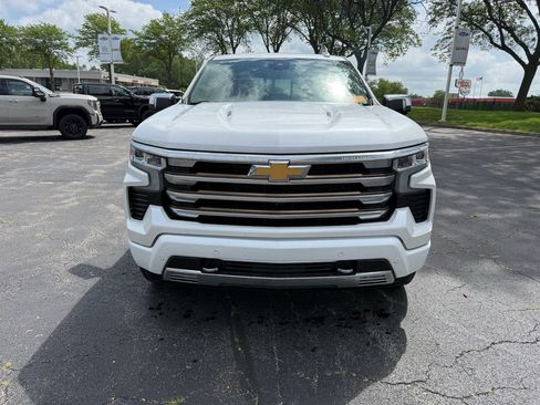Used 2022 Chevrolet Silverado 1500 High Country w/ High Country Premium Package AWD/4WD image 2