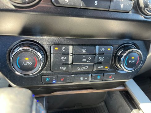 Used 2019 Ford F150 Lariat w/ Trailer Tow Package AWD/4WD image 22