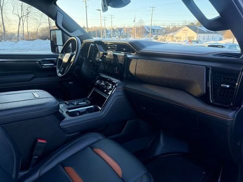 Used 2025 GMC Sierra 2500 AT4 image 16