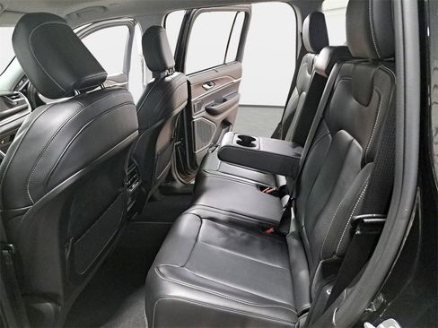 Certified 2022 Jeep Grand Cherokee Limited w/ Luxury Tech Group II image 14