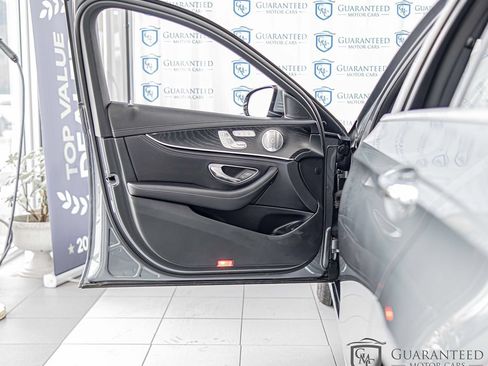 Used 2019 Mercedes-Benz E 300 4MATIC w/ Driver Assistance Package image 32