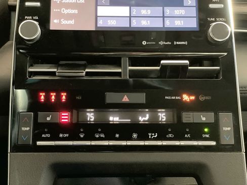 Used 2022 Toyota Avalon XLE FWD image 22