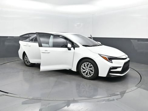 Used 2024 Toyota Corolla SE w/ SE Premium Package image 33