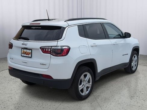 Used 2024 Jeep Compass Latitude w/ Altitude Special Edition AWD/4WD image 5