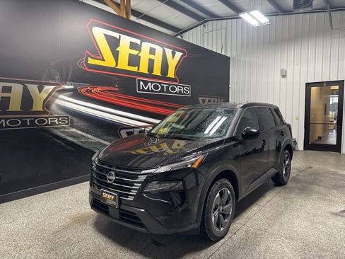 Used 2025 Nissan Rogue SV FWD image 1