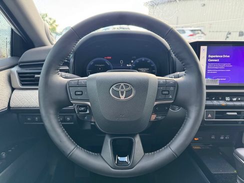 Used 2025 Toyota Camry XLE w/ Premium Plus Package AWD/4WD image 7