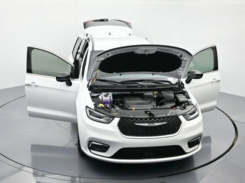 New 2026 Chrysler Pacifica Select FWD image 42
