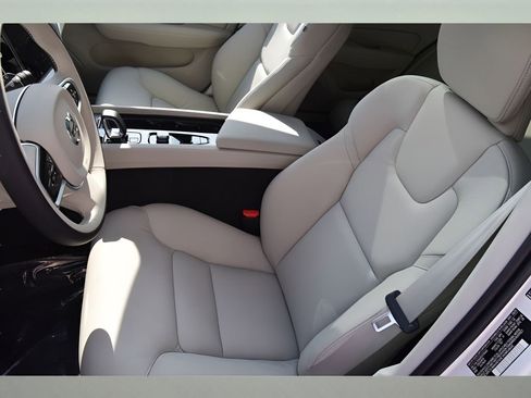 Certified 2026 Volvo V60 B5 Cross Country Plus w/ Protection Package Premier AWD/4WD image 13