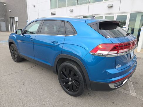 Certified 2024 Volkswagen Atlas Cross Sport SE AWD/4WD image 12