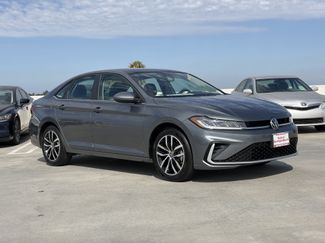 Used 2025 Volkswagen Jetta SE FWD video 2