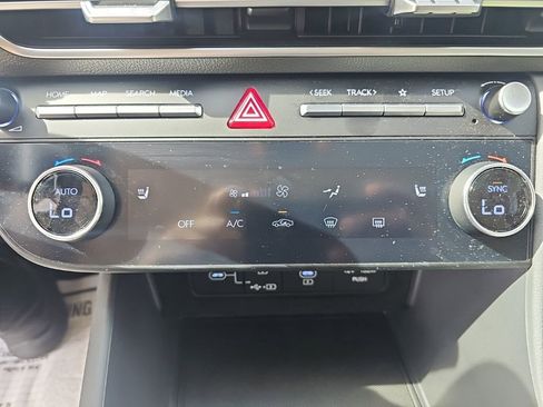 Certified 2025 Hyundai Sonata SEL AWD/4WD image 18