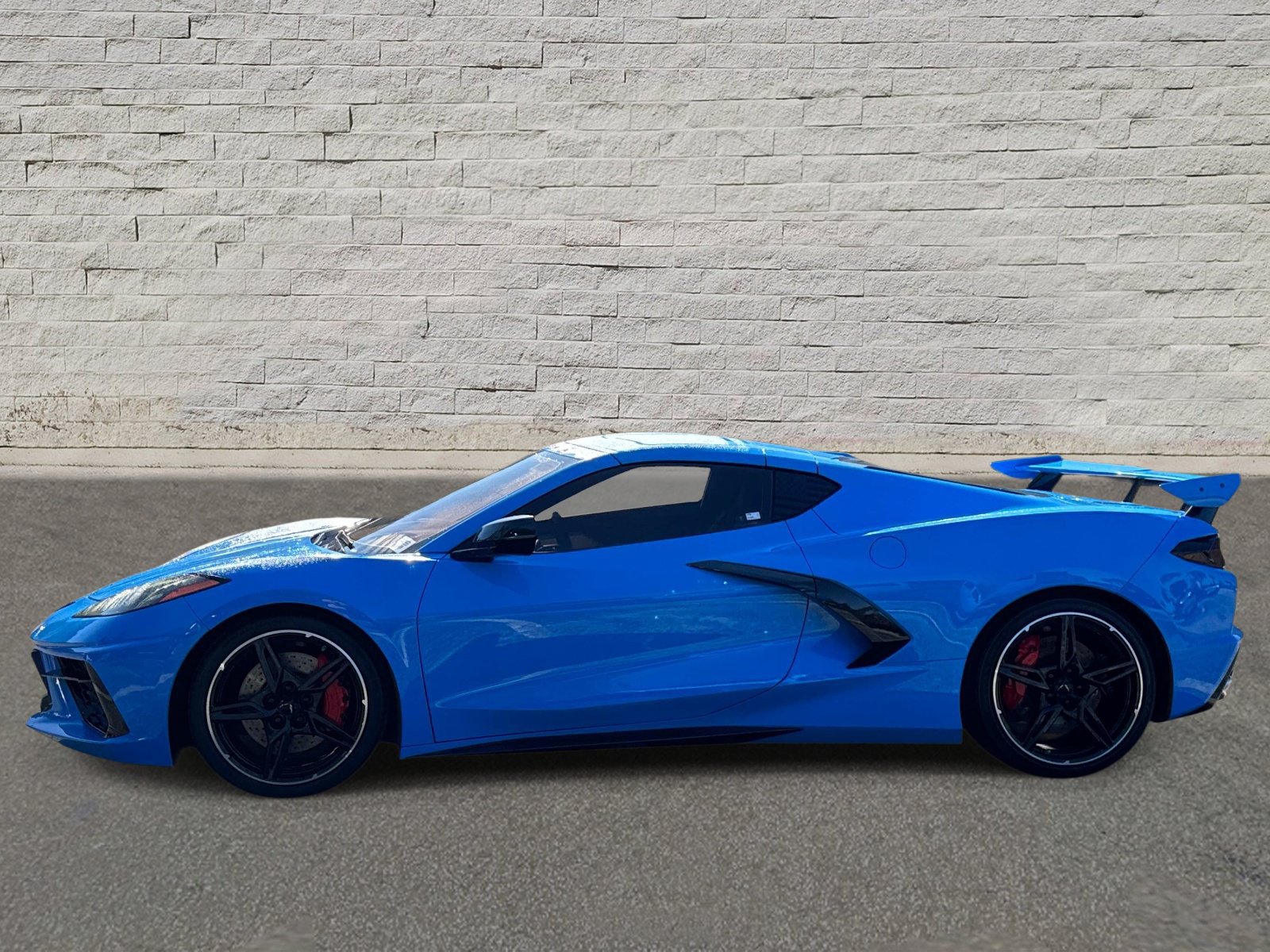 Used 2021 Chevrolet Corvette Stingray Premium Cpe w/ Z51 Performance Package RWD image 2