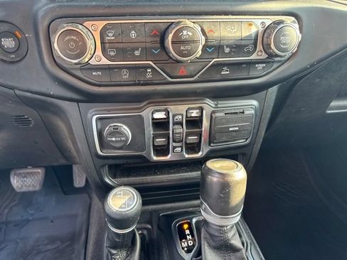 Used 2022 Jeep Wrangler Unlimited Sahara AWD/4WD image 37