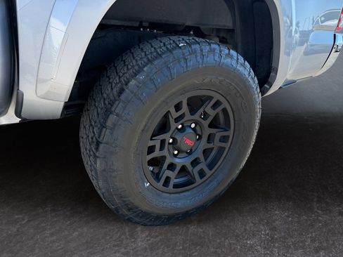 Used 2018 Toyota Tacoma SR5 RWD image 13