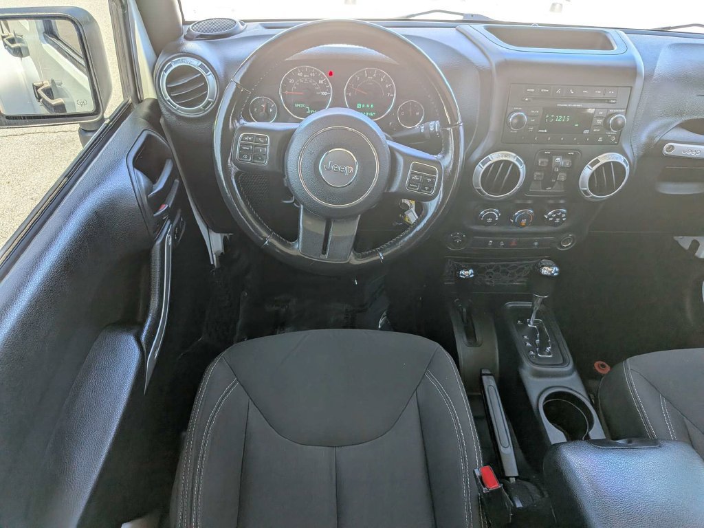 Used 2018 Jeep Wrangler Unlimited Sahara w/ Connectivity Group AWD/4WD image 15
