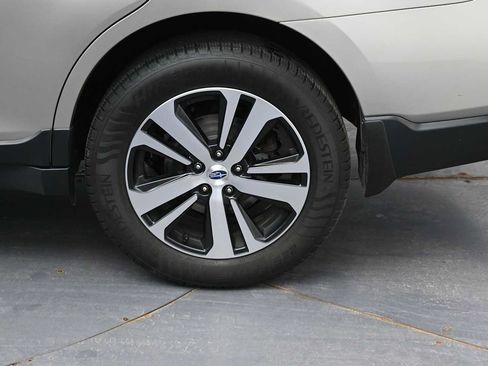 Used 2019 Subaru Outback 2.5i Limited AWD/4WD image 5