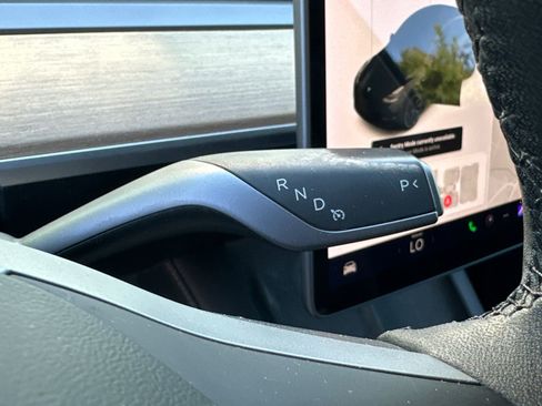 Used 2021 Tesla Model Y Long Range AWD/4WD image 29