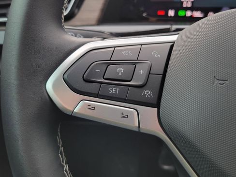 Used 2025 Volkswagen Atlas SEL image 21