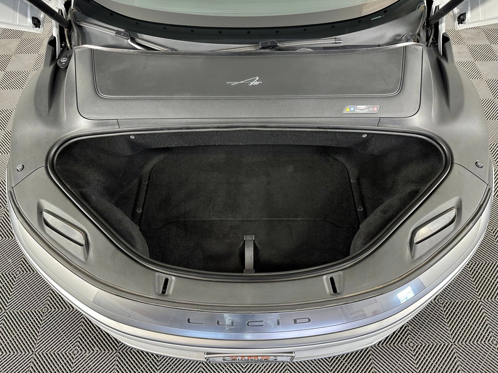 Used 2025 Lucid Air Touring AWD/4WD image 24