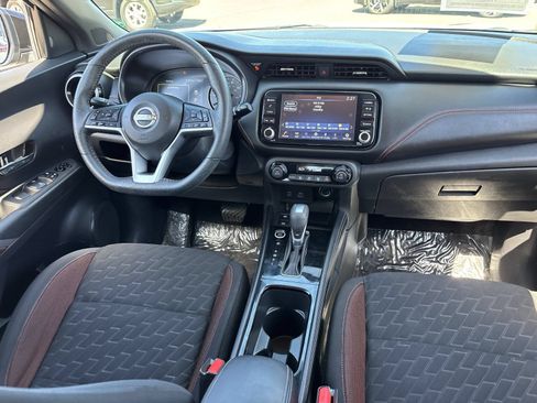 Used 2022 Nissan Kicks SR FWD image 16