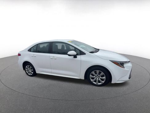 Used 2023 Toyota Corolla LE image 2