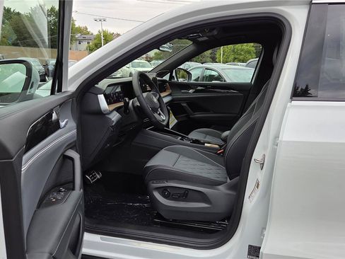 New 2026 Volkswagen Tiguan SEL R-Line AWD/4WD image 14