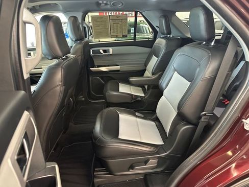 Used 2022 Ford Explorer XLT w/ Equipment Group 202A AWD/4WD image 6