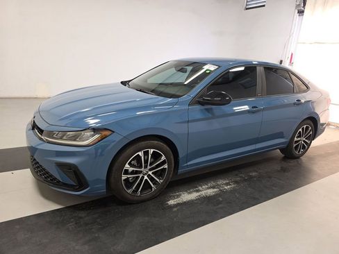 Used 2025 Volkswagen Jetta Sport FWD image 2