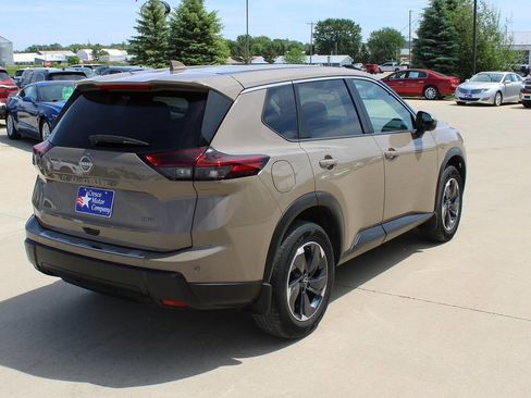 Used 2025 Nissan Rogue SV AWD/4WD image 5