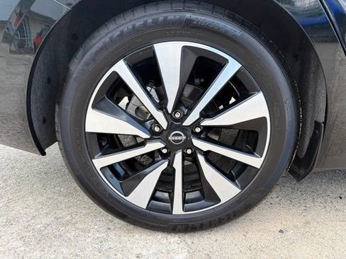 Used 2025 Nissan Sentra SV w/ SV Premium Package FWD image 17