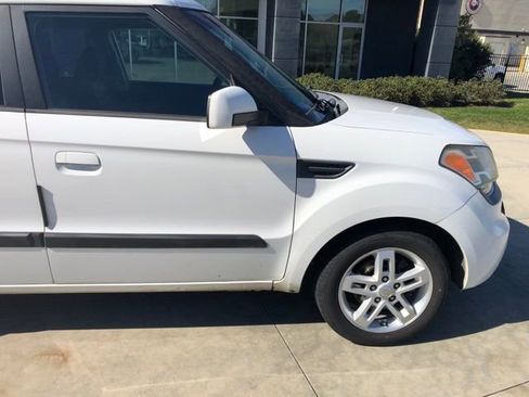Used 2010 Kia Soul + image 16