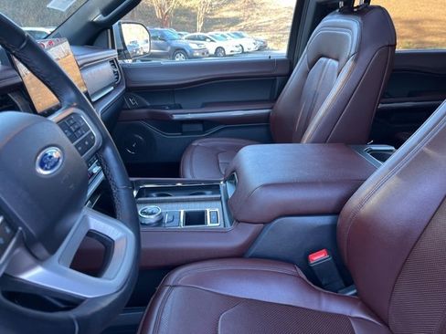 Used 2023 Ford Expedition Limited image 9