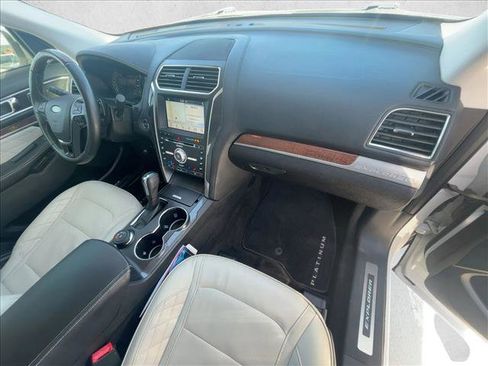 Used 2017 Ford Explorer Platinum image 20