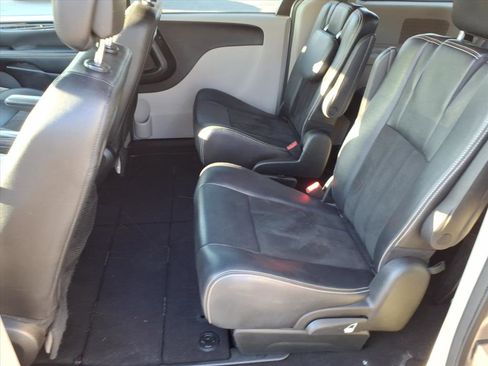 Used 2019 Dodge Grand Caravan SXT FWD image 7