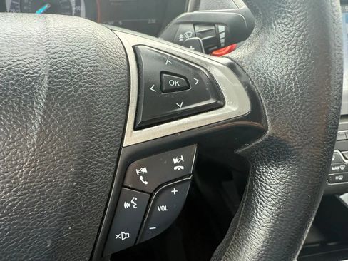 Used 2018 Ford Fusion SE w/ Fusion SE Technology Package FWD image 12