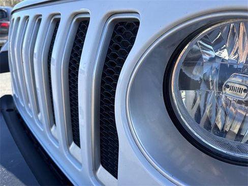 Used 2018 Jeep Wrangler Unlimited Sahara w/ Dual Top Group image 17