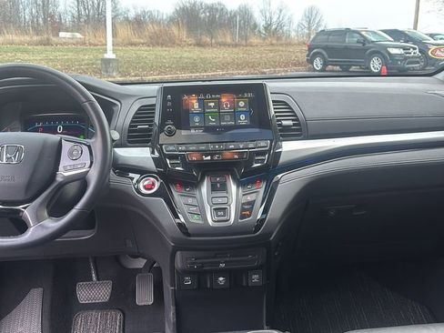 Certified 2024 Honda Odyssey Touring image 12