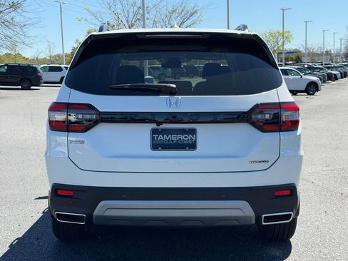 New 2025 Honda Pilot Touring image 4