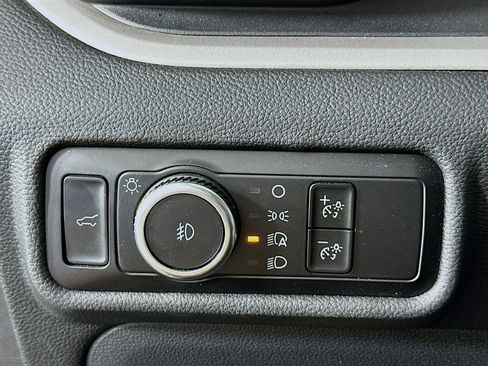 Used 2024 Ford Explorer XLT w/ Equipment Group 202A RWD image 17