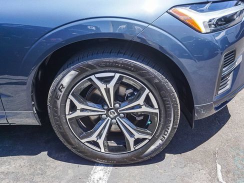 Used 2022 Volvo XC60 B5 Momentum w/ Climate Package FWD image 10