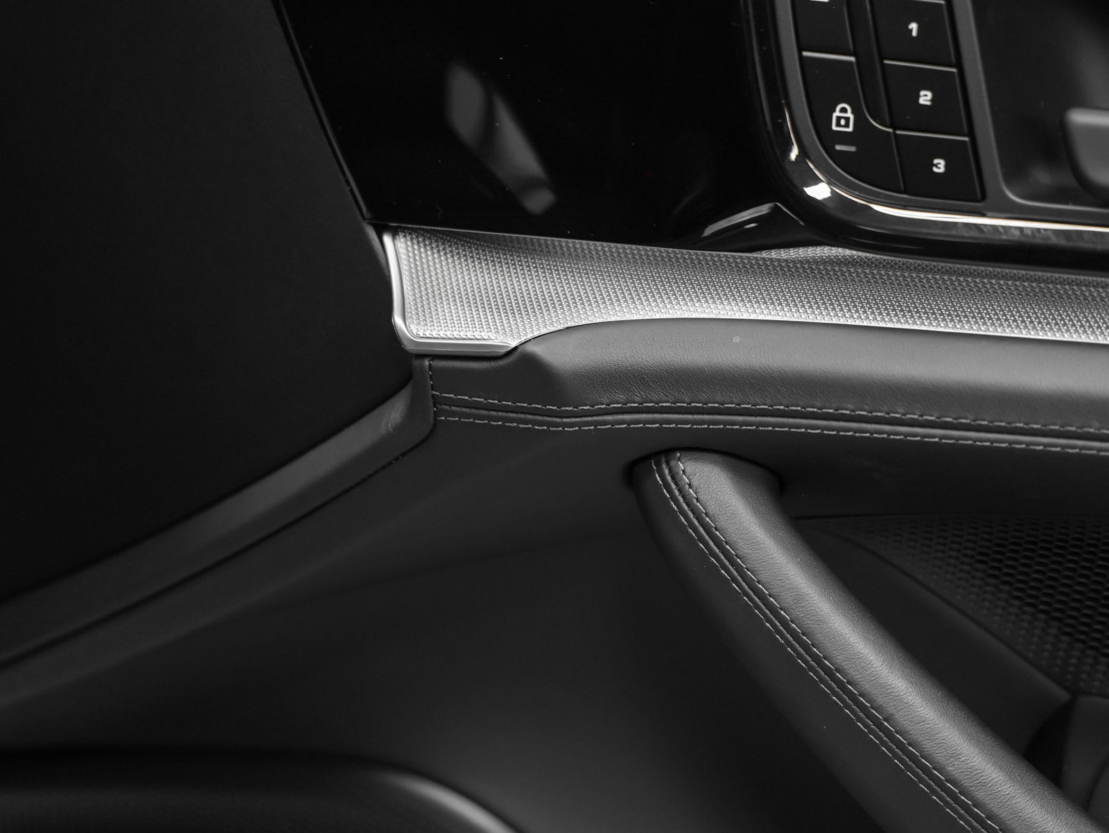 Certified 2025 Porsche Panamera 4 AWD/4WD image 24