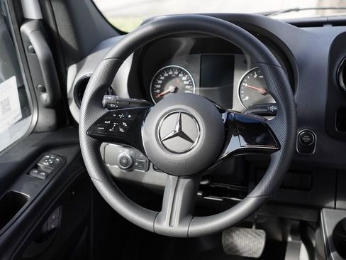 New 2025 Mercedes-Benz Sprinter 2500 image 17